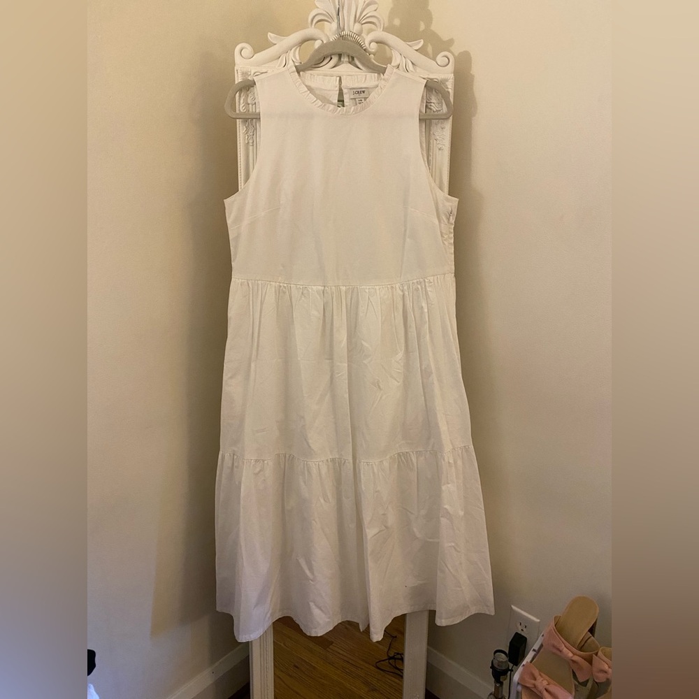 Elegant White Sleeveless Dress